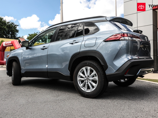 Toyota Corolla Cross LE (Celestite Gray)