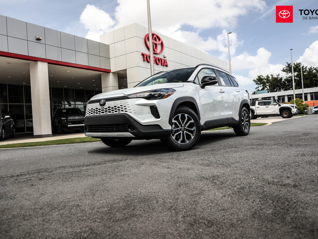 Toyota Corolla Cross Hybrid SE (Platinum White)