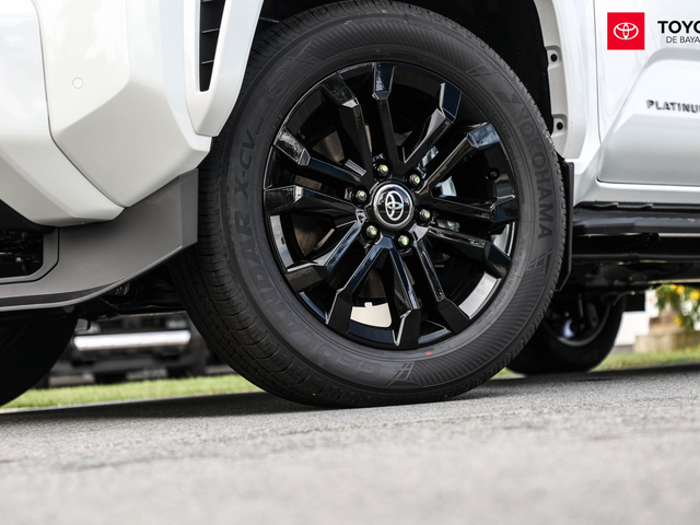Toyota 4Runner Platinum (Platinum White Pearl)