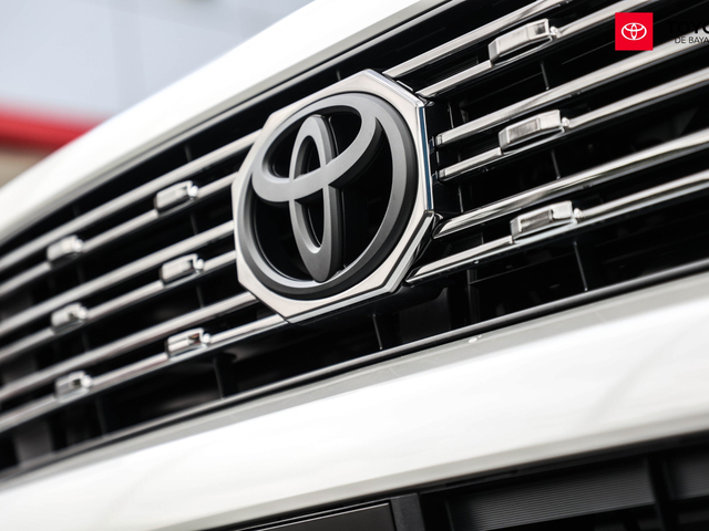 Toyota 4Runner Platinum (Platinum White Pearl)