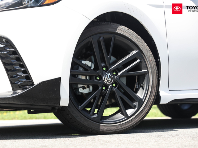 Toyota Camry SE Hybrid White