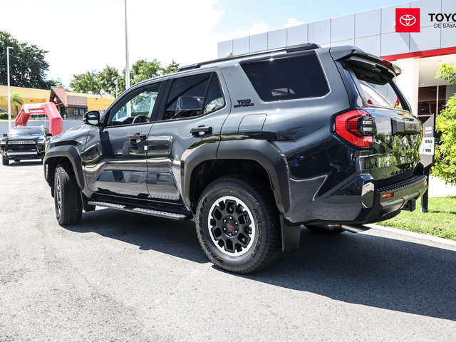 Toyota 4Runner TRD Off Road (Dark Gray)