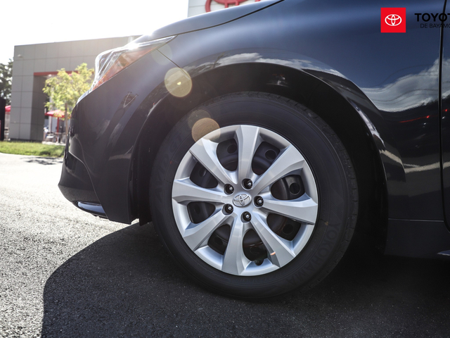 Toyota Corolla LE (Dark Gray)