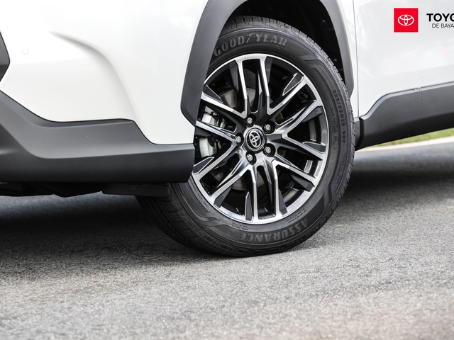 Toyota Corolla Cross XLE (White)
