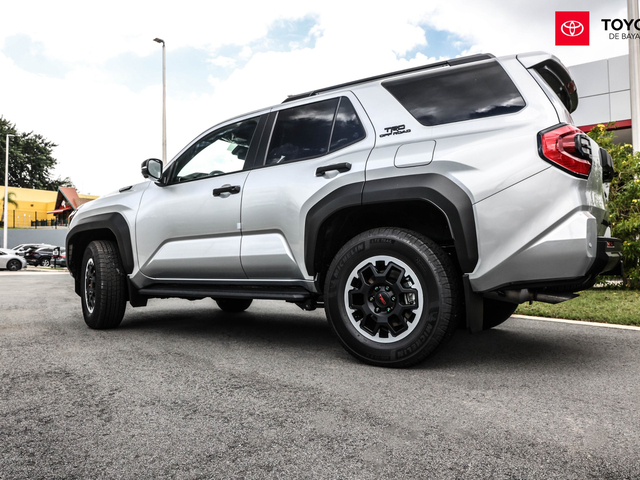 Toyota 4Runner TRD Off Road (Silver Metallic)