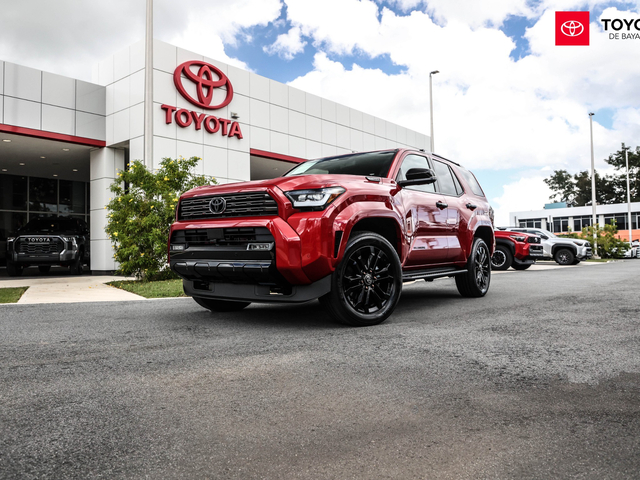 Toyota 4Runner Platinum (Emotional Red)