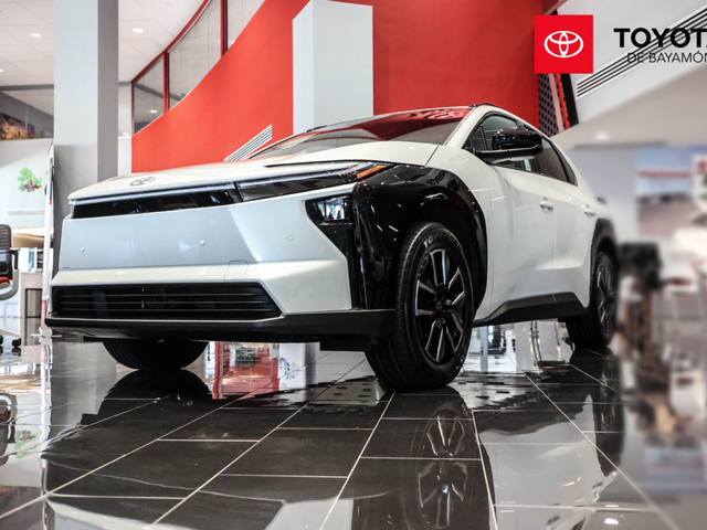 Toyota BZ XLE (Platinum White)