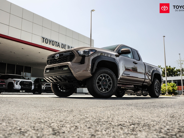 Toyota Tacoma TRD PreRunner (Brown)