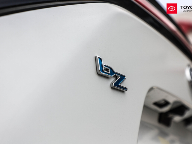 Toyota BZ XLE (White Pearl)