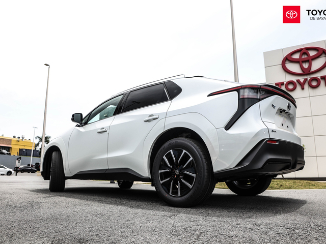 Toyota BZ XLE (White Pearl)
