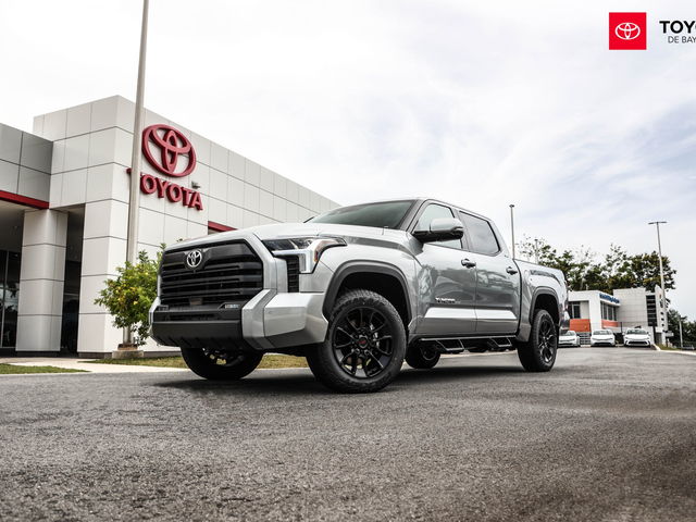 Toyota Tundra SR5 Premium (Silver)