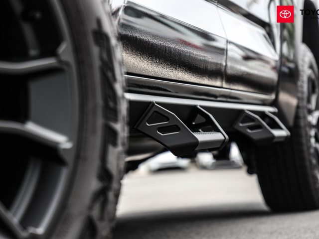 Toyota Tundra SR5 Premium (Charcoal)