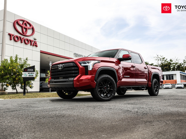 Toyota Tundra SR5 Premium (Emotional Red)