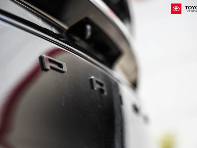 Toyota Prius Prime SE (Attitude Black)