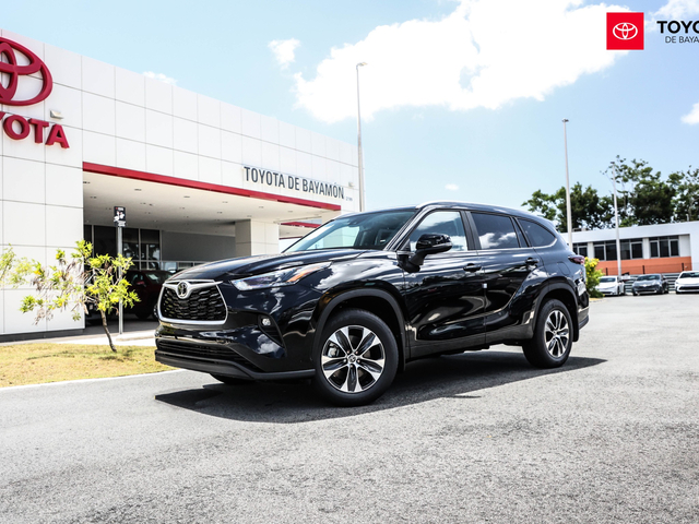 Toyota Highlander XLE (Attitude Black)