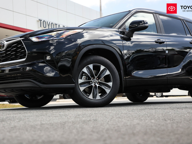 Toyota Highlander XLE (Attitude Black)