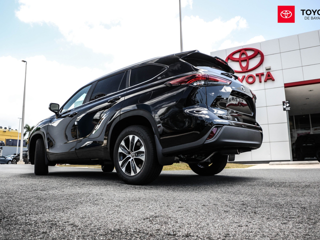 Toyota Highlander XLE (Attitude Black)