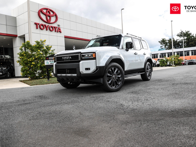 Toyota Land Cruiser (White)