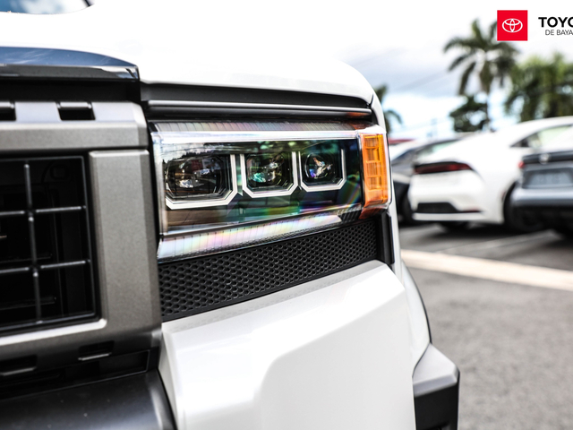 Toyota Land Cruiser (White)