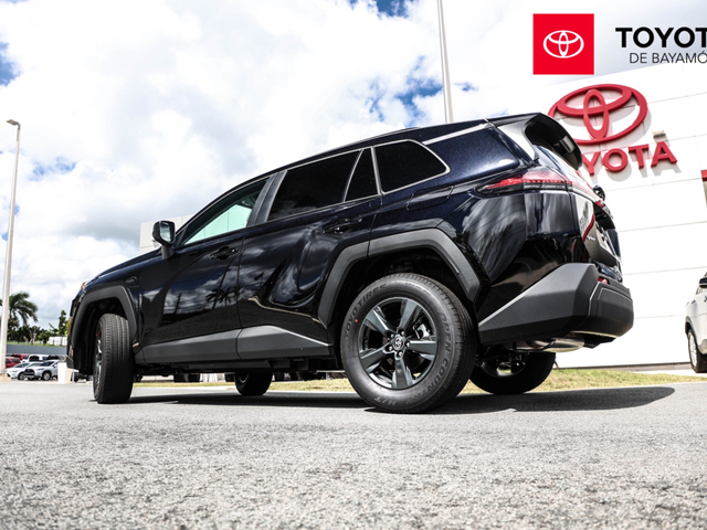 Toyota Rav4 LE (Attitude Black)