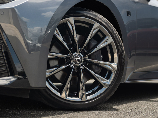 Lexus IS F SPORT 2025