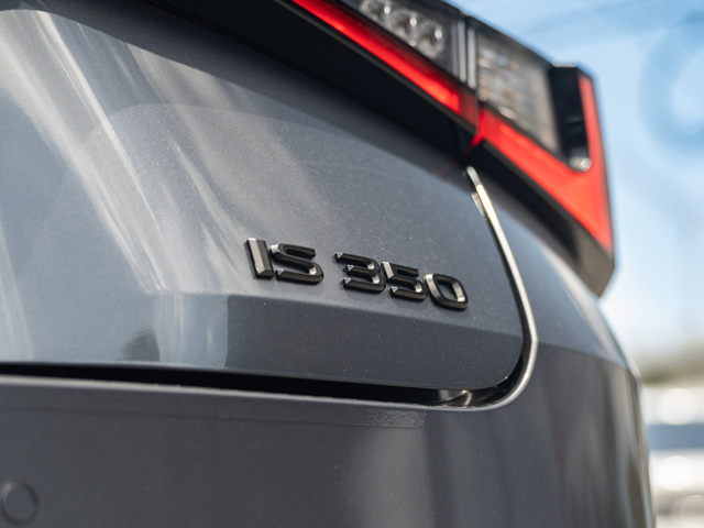 Lexus IS F SPORT 2025