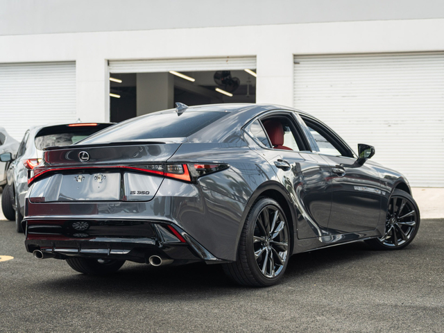 Lexus IS F SPORT 2025