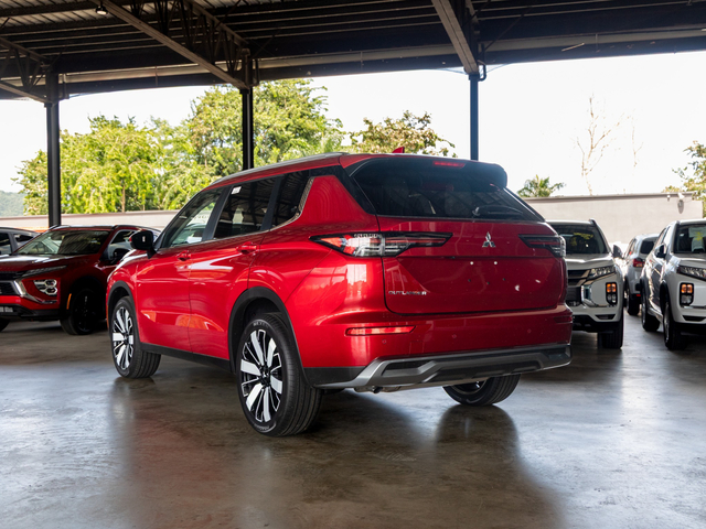 2025 Mitsubishi Outlander ES