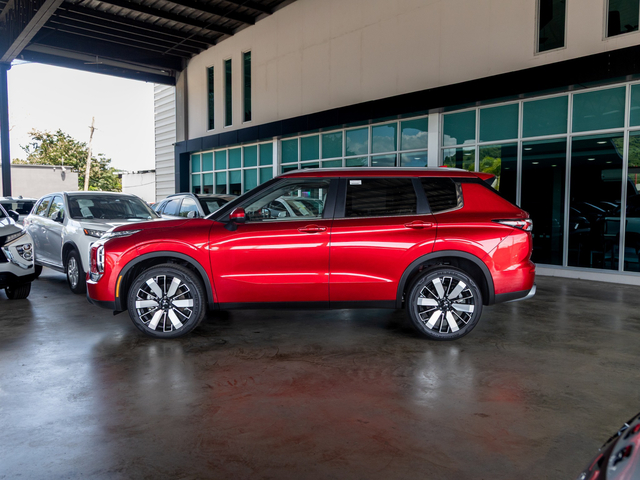 2025 Mitsubishi Outlander ES