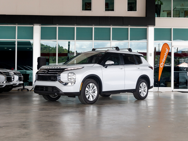 2025 Mitsubishi Outlander Plug-In Hybrid SE