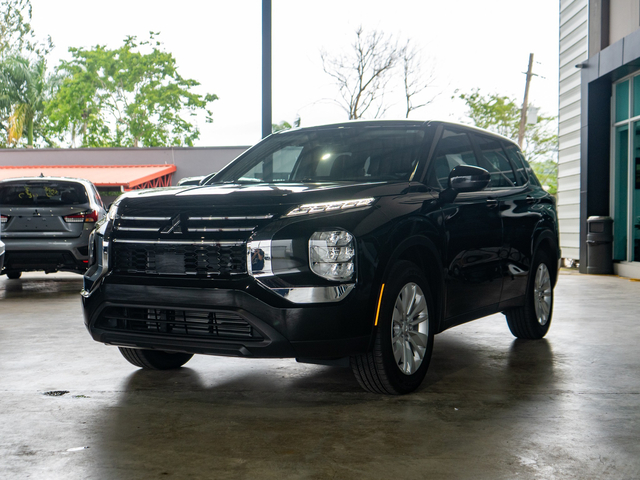 2025 Mitsubishi Outlander ES