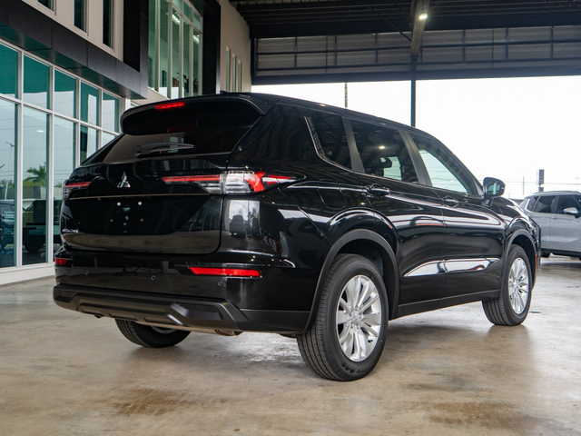 2025 Mitsubishi Outlander ES