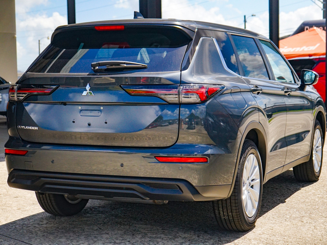 2026 Mitsubishi Outlander ES