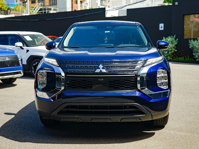 2026 Mitsubishi Outlander ES