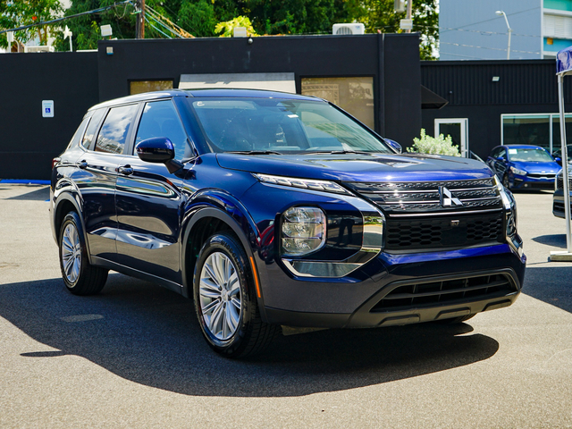 2026 Mitsubishi Outlander ES