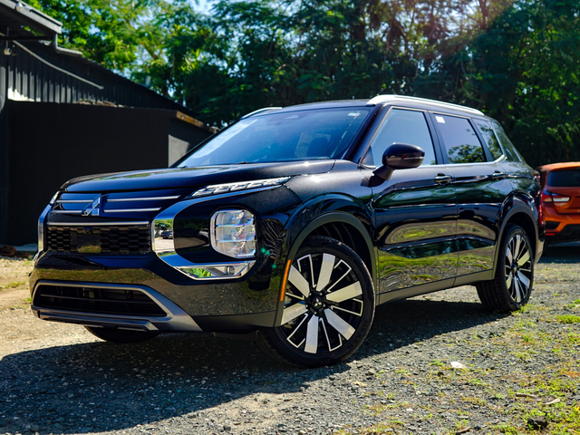 2026 Mitsubishi Outlander SE