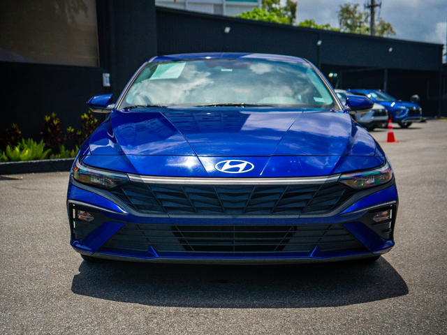 2025 Hyundai Elantra SE