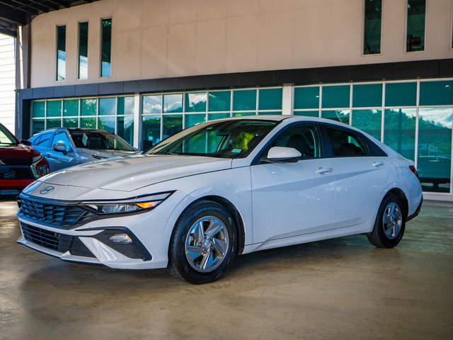 2025 Hyundai Elantra SE