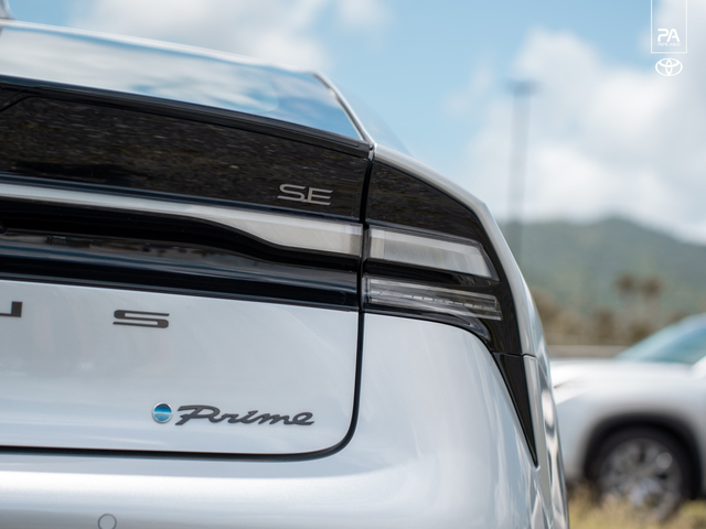 Toyota Prius Plug-In Hybrid SE 2026
