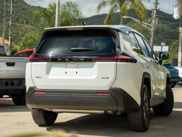 Toyota RAV4 XLE Premium 2026
