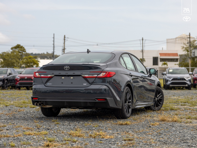 Toyota Camry SE 2026
