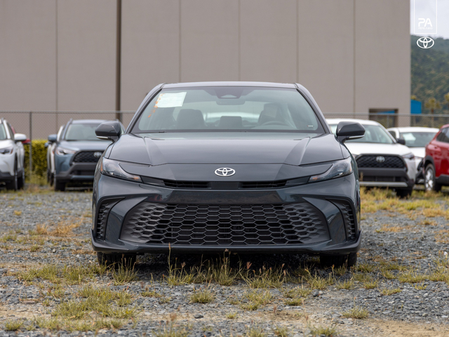 Toyota Camry SE 2026