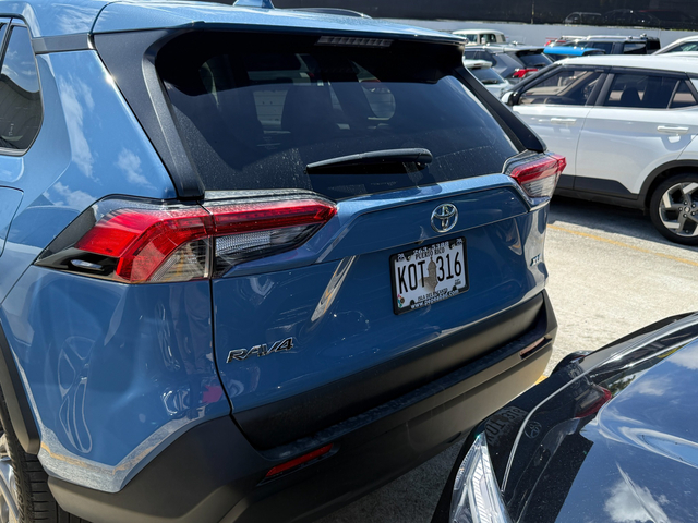 Toyota RAV4 XLE Premium 2025