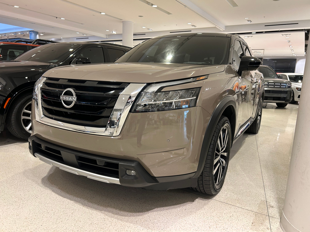 2023 Nissan Pathfinder Platinum