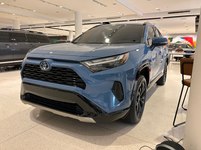 2023 Toyota RAV4 Hybrid SE