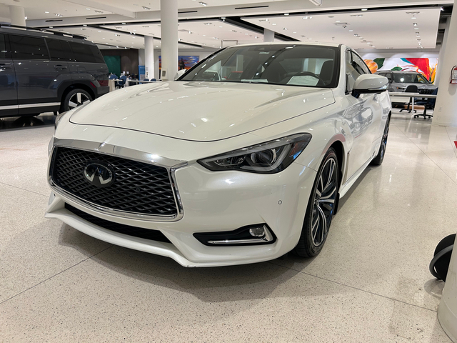 2022 Infiniti Q60 LUXE