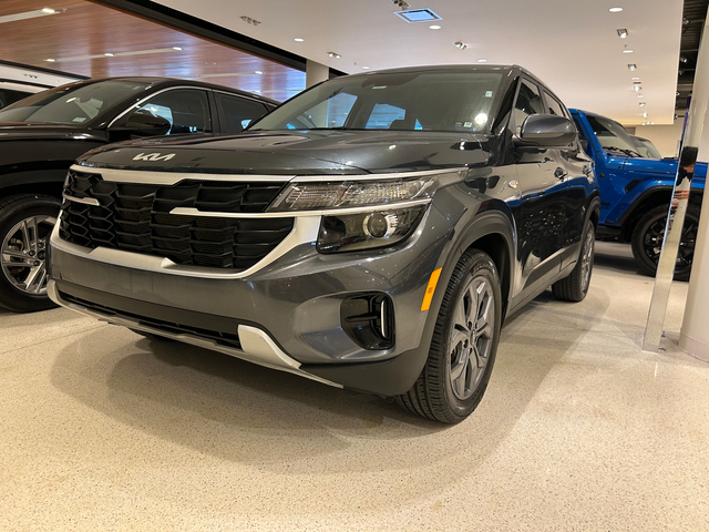2025 Kia Seltos LX 4dr SUV AWD (2.0L 4cyl CVT)