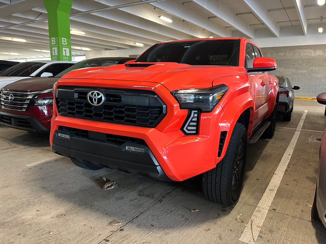 2026 Toyota Tacoma 2WD Limited 4dr Double Cab 4WD 5.0 ft. SB (2.4L 4cyl Turbo 8A)