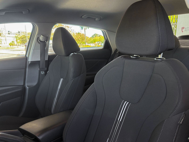 2024 Hyundai Elantra SE