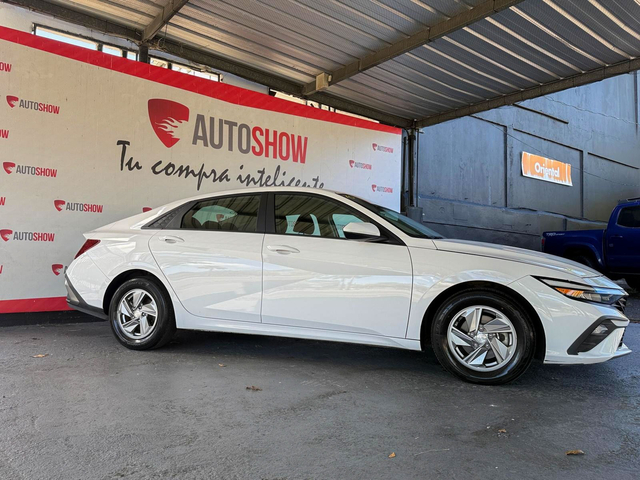 2024 Hyundai Elantra SE